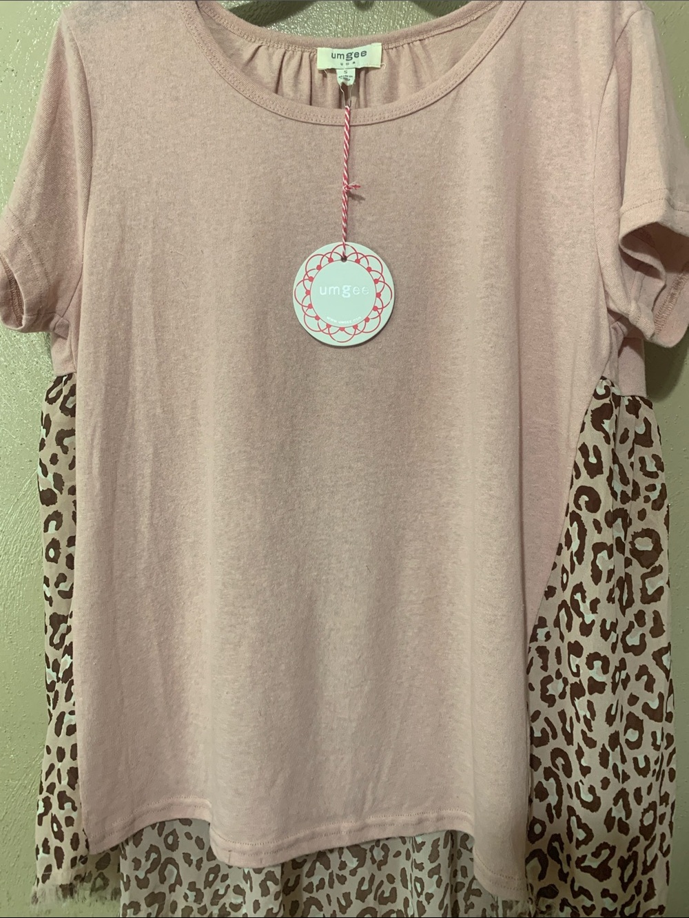 #15 Umgee size S Blush Pink Short-Sleeve Tee Leopard Side Panels raw hem NWT - Picture 3 of 4